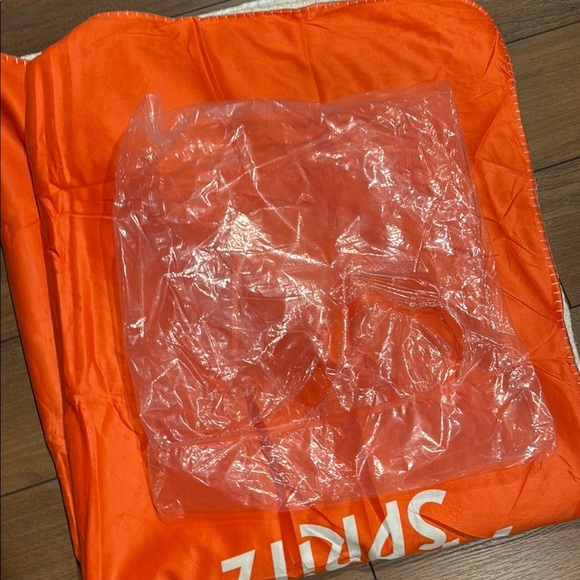 Aperol Spritz Orange Sherpa Blanket NWOT - Picture 7 of 7